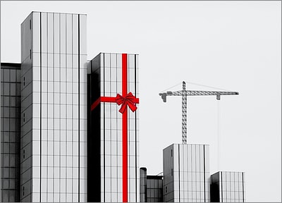 Buildings w Crane (Glossy White) 